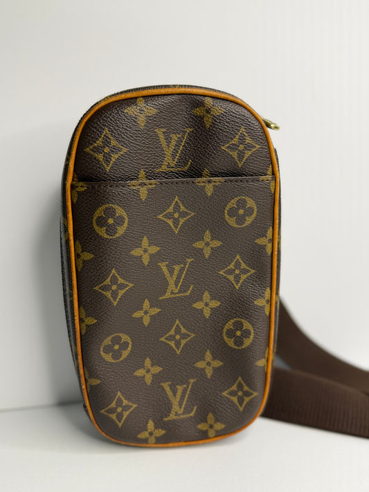 Pre-owned Louis Vuitton monogram canvas Pochette Gange belt bag
