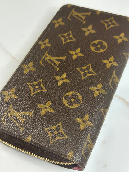 Pre-owned Louis Vuitton Monogram 2023 Christmas Animation Alpine Zippy Wallet Pink