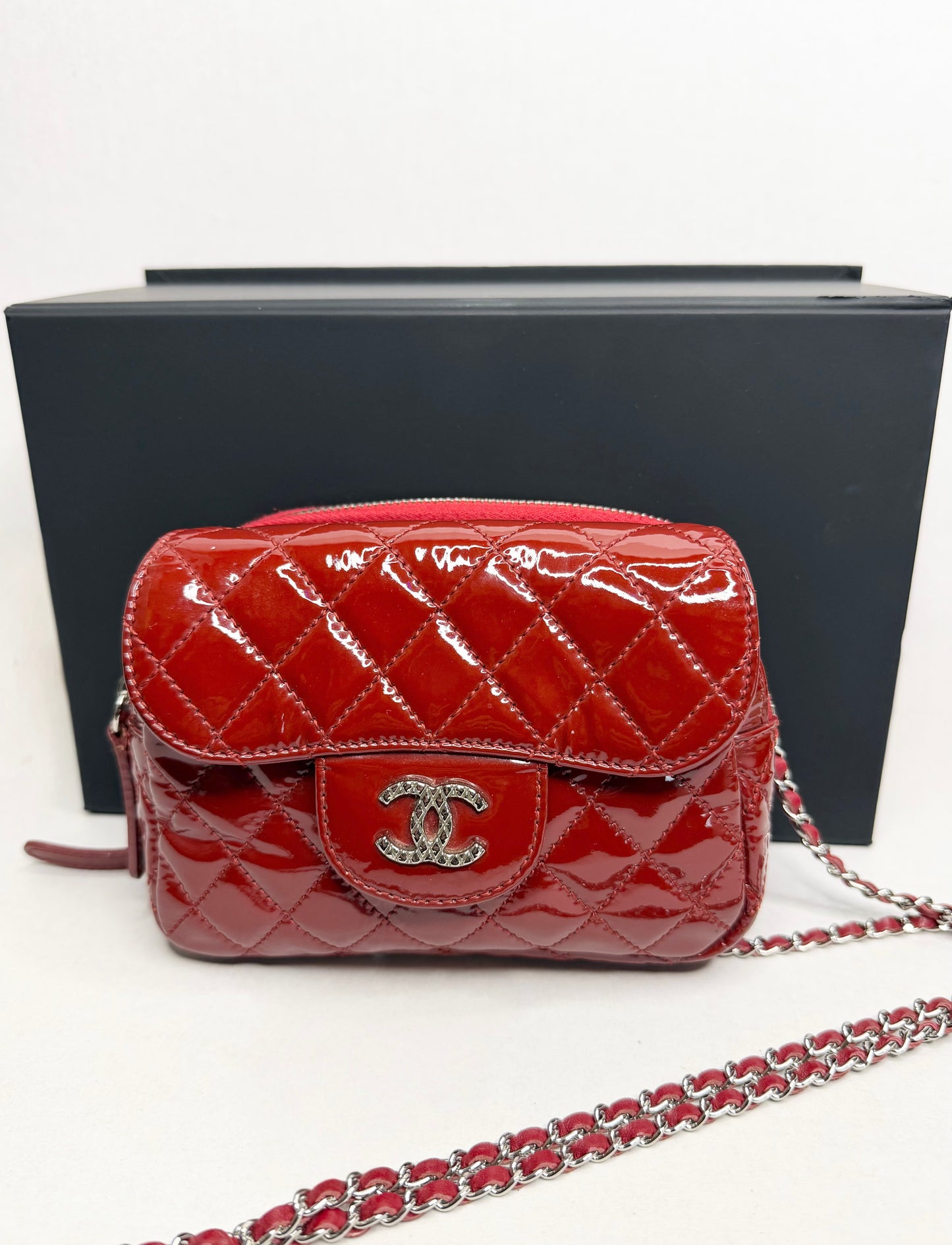 Pre-owned Chanel Dark Red Quilted Patent leather crossbody