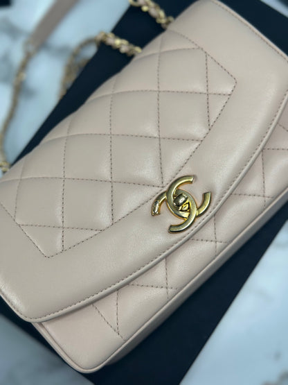 Pre-owned Chanel Diana nude pink Lambskin & calfskin leather shoulder bag