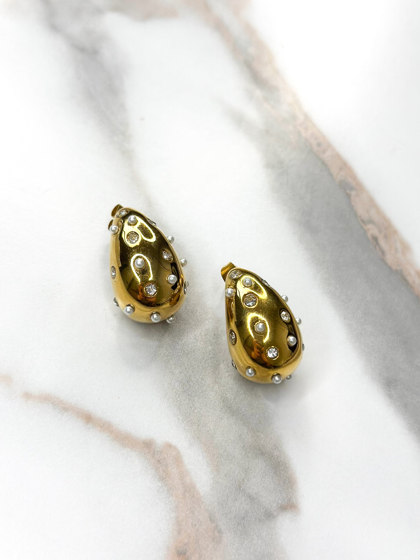 Golden teardrop earrings