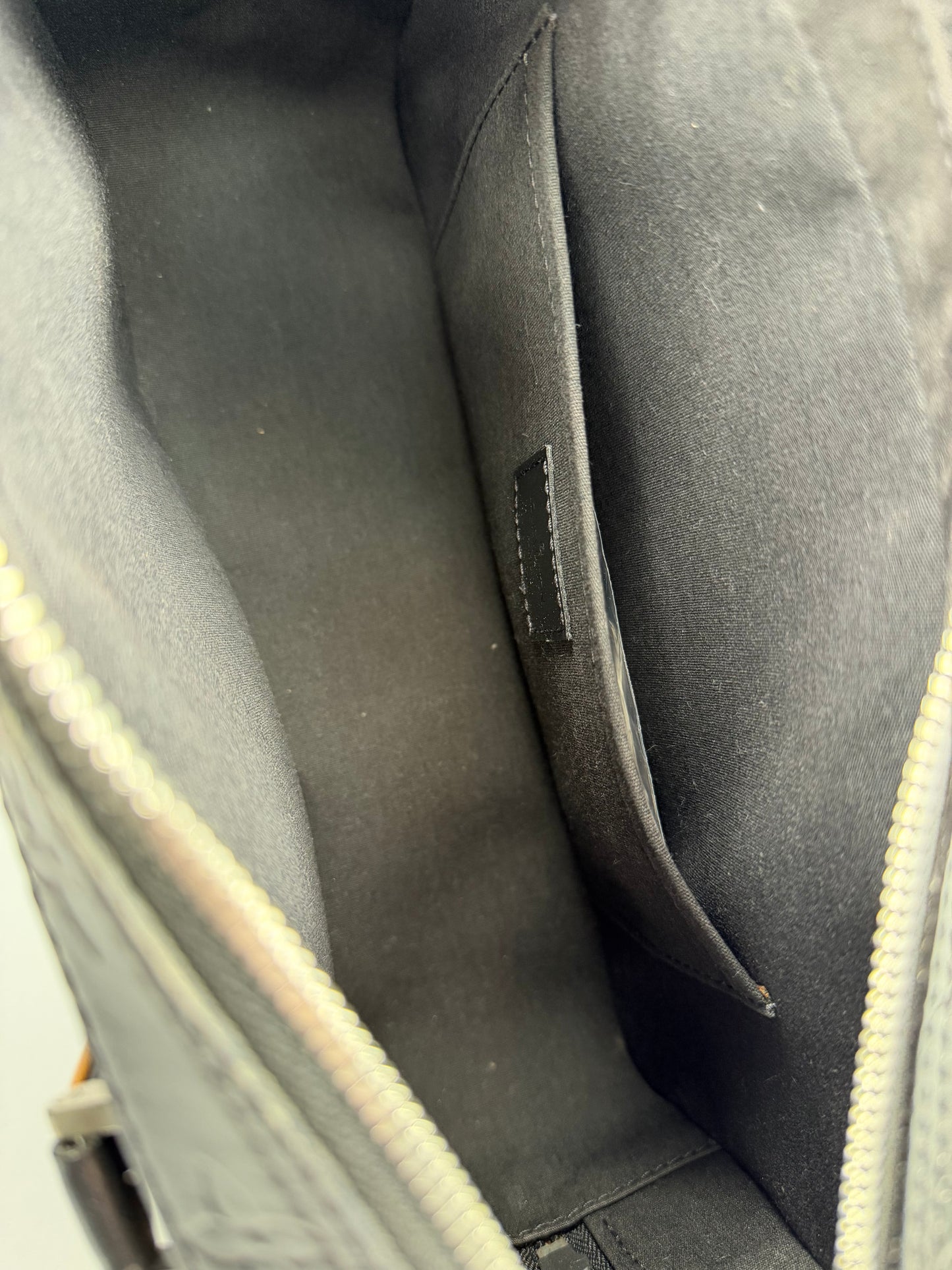 Pre-owned Louis Vuitton matte grey Shelton tote