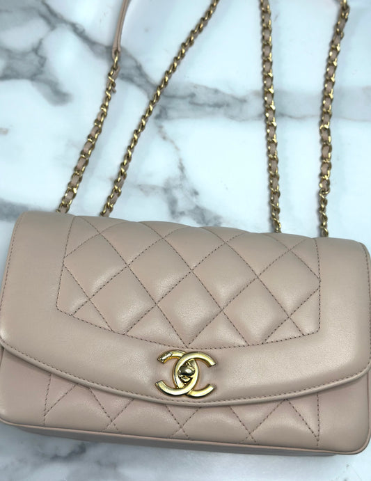 Pre-owned Chanel Diana nude pink Lambskin & calfskin leather shoulder bag