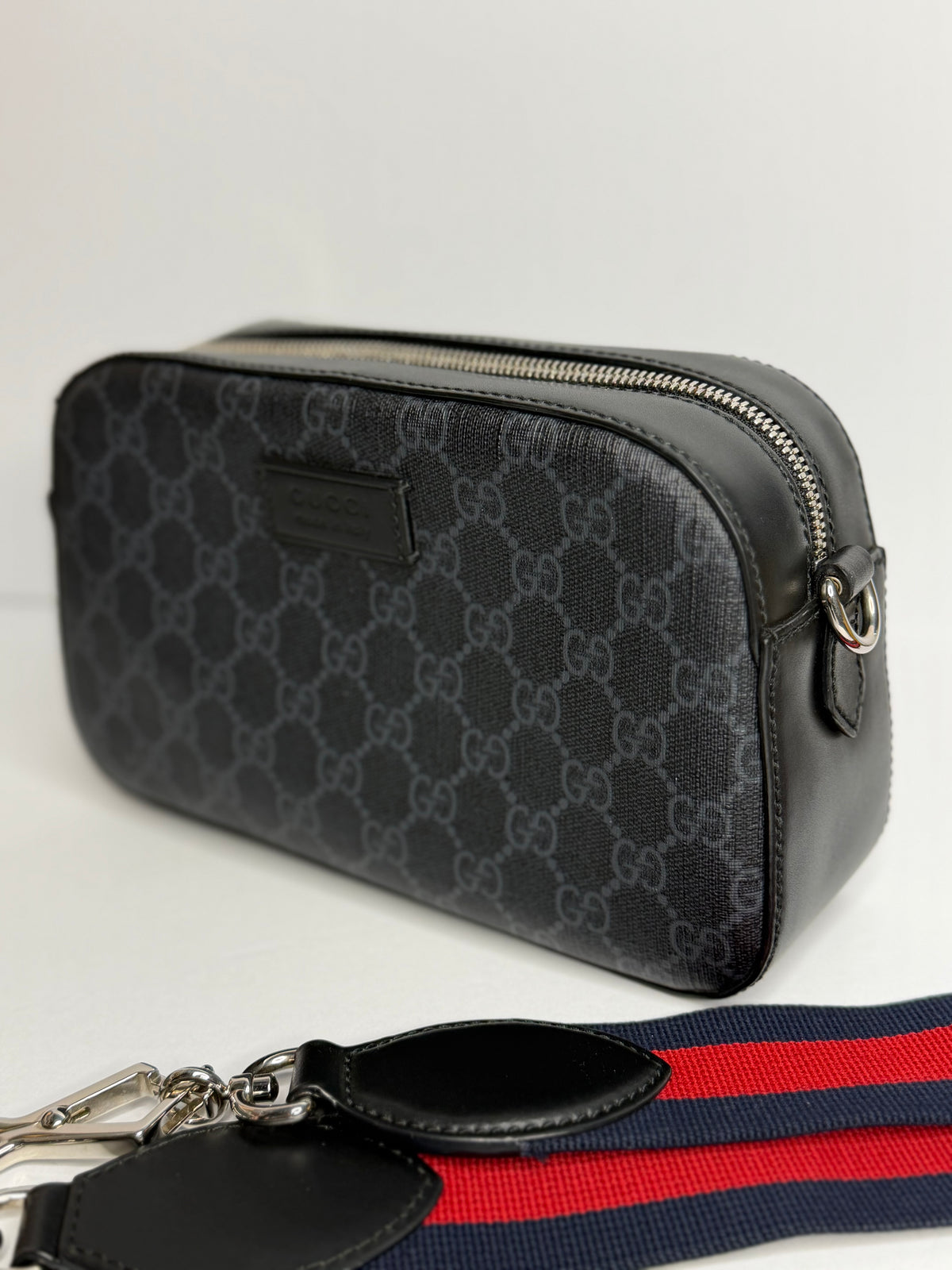 Pre-owned Gucci GG supreme canvas camera bag