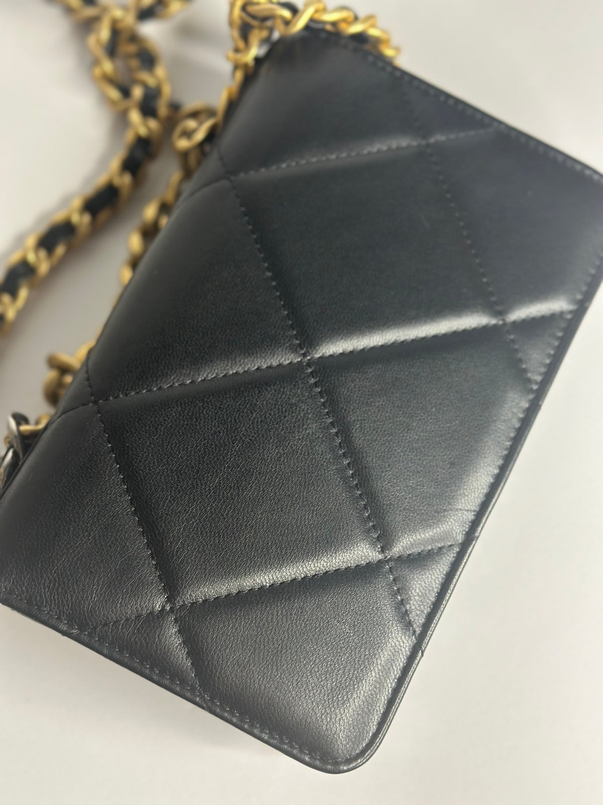 Pre-owned Chanel 19 quilted lambskin wallet on chain crossbody