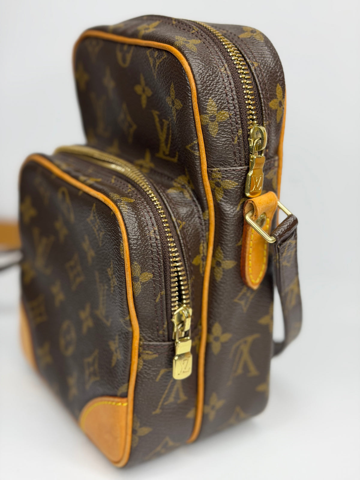 Pre-owned Louis Vuitton monogram canvas Amazone crossbody