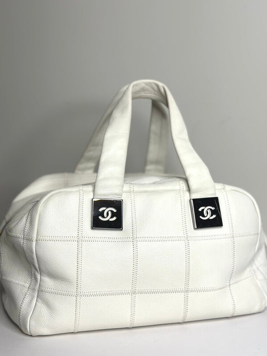 Pre-owned Chanel white calfskin leather LAX bowler bag