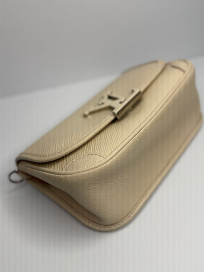 Pre-owned Louis Vuitton Buci crossbody bag in Quartz White Epi leather