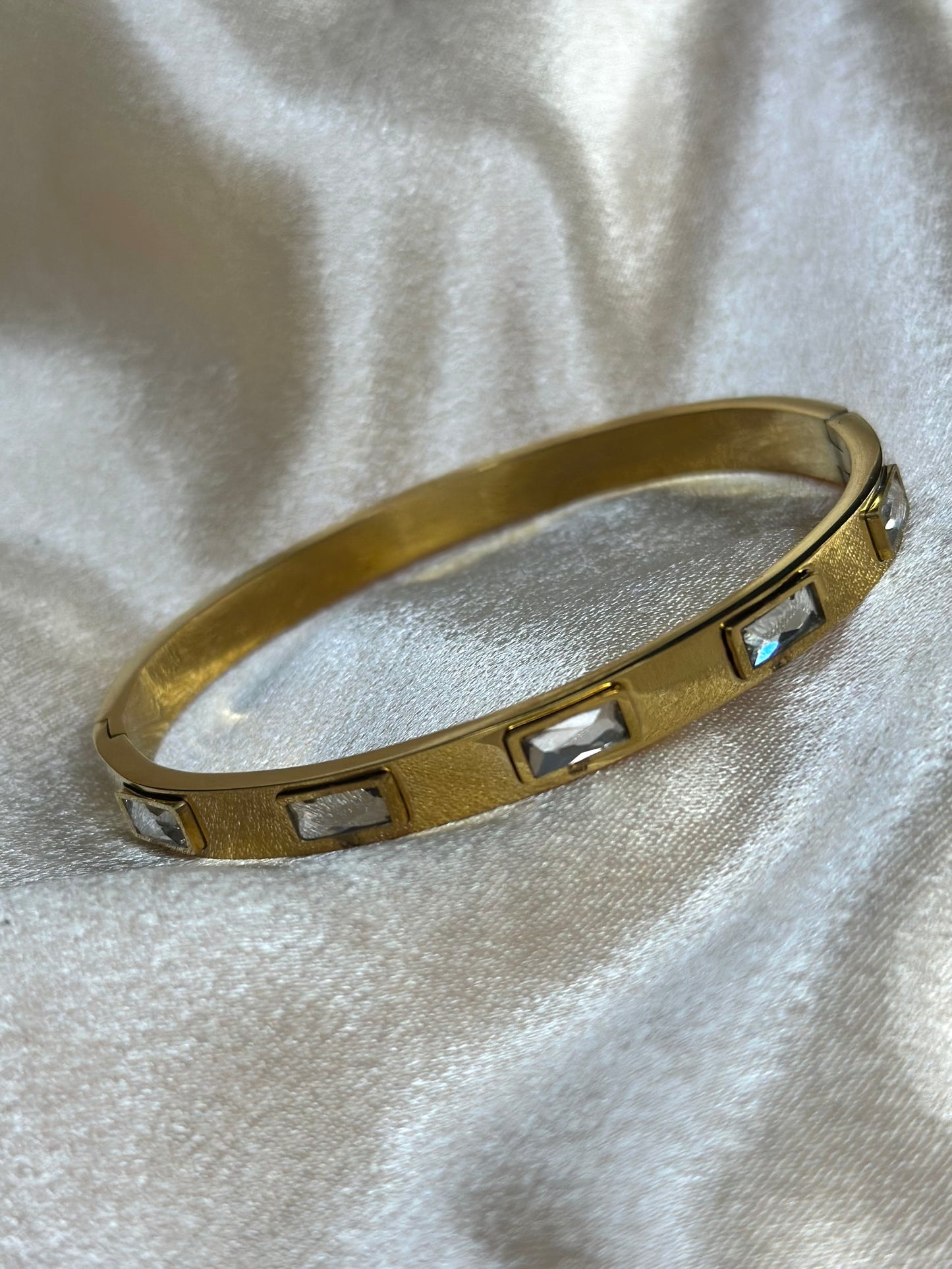 Maryland rhinestone bangle ￼