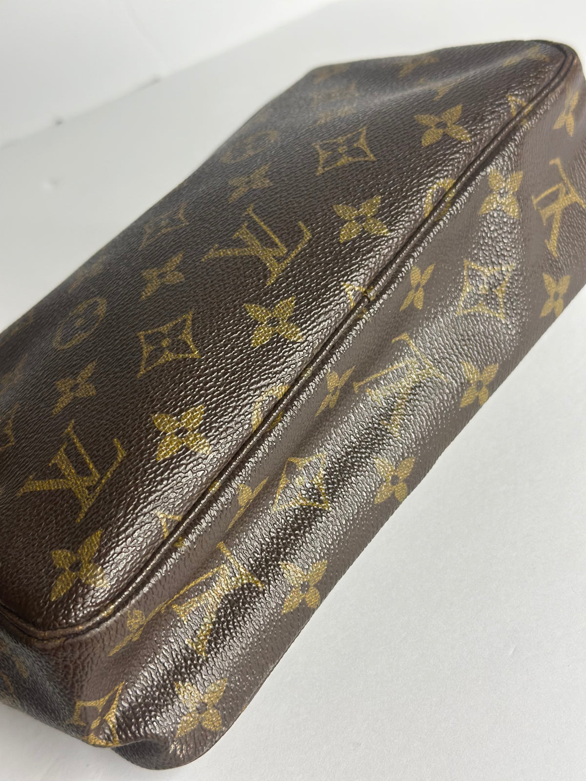 Pre-owned Louis Vuitton monogram canvas trousse 23