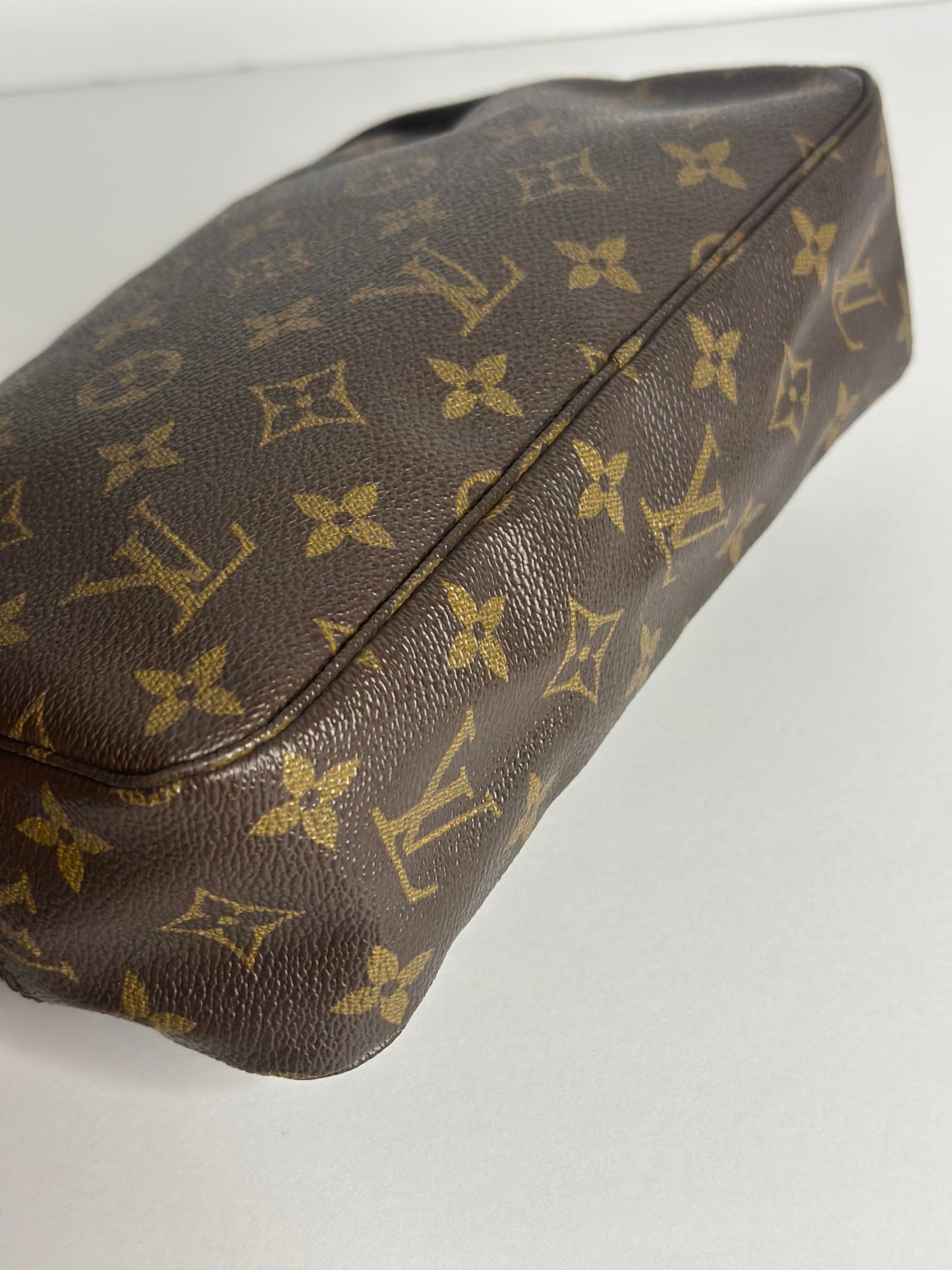 Pre-owned Louis Vuitton monogram canvas toiletry 25 pouch