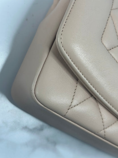 Pre-owned Chanel Diana nude pink Lambskin & calfskin leather shoulder bag