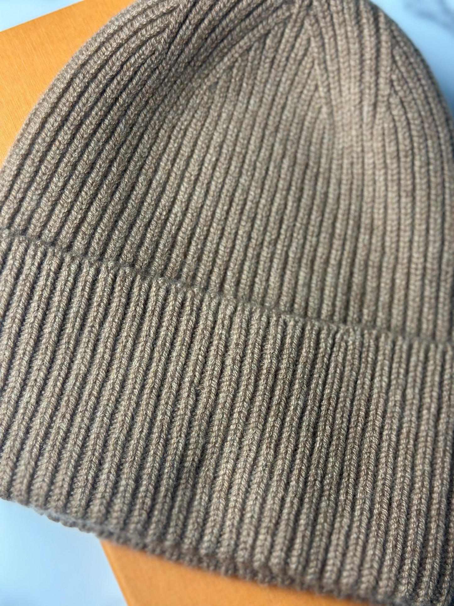 Pre-owned Louis Vuitton Knitted cashmere women’s tan beanie