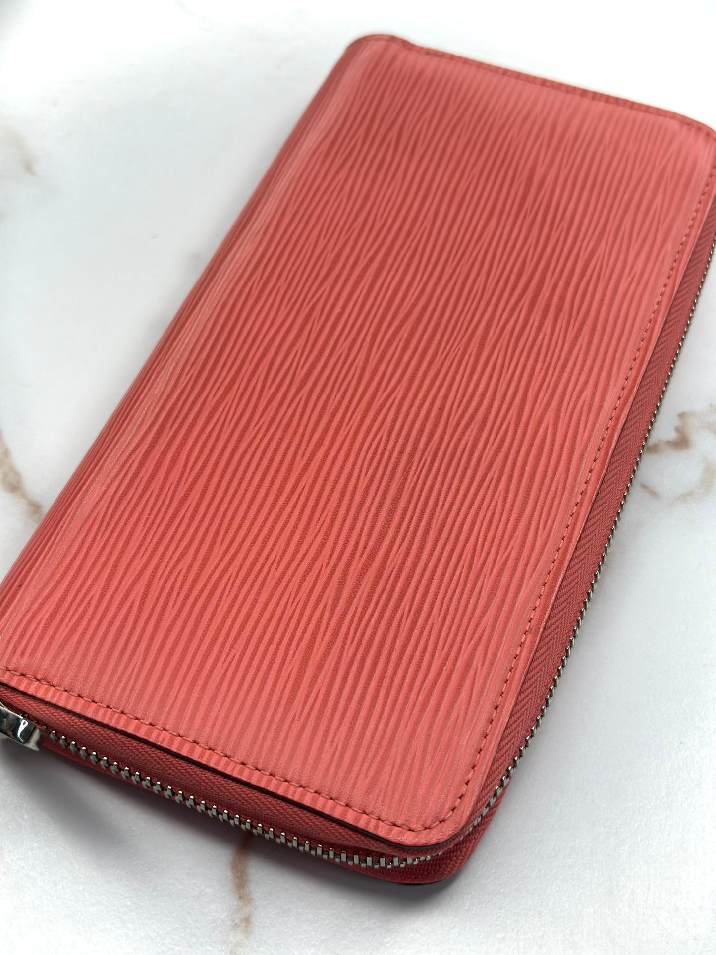 Pre-owned Louis Vuitton pink coral Epi leather zippy wallet