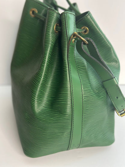 Pre-owned Louis Vuitton vintage green Epi Noe shoulder bag