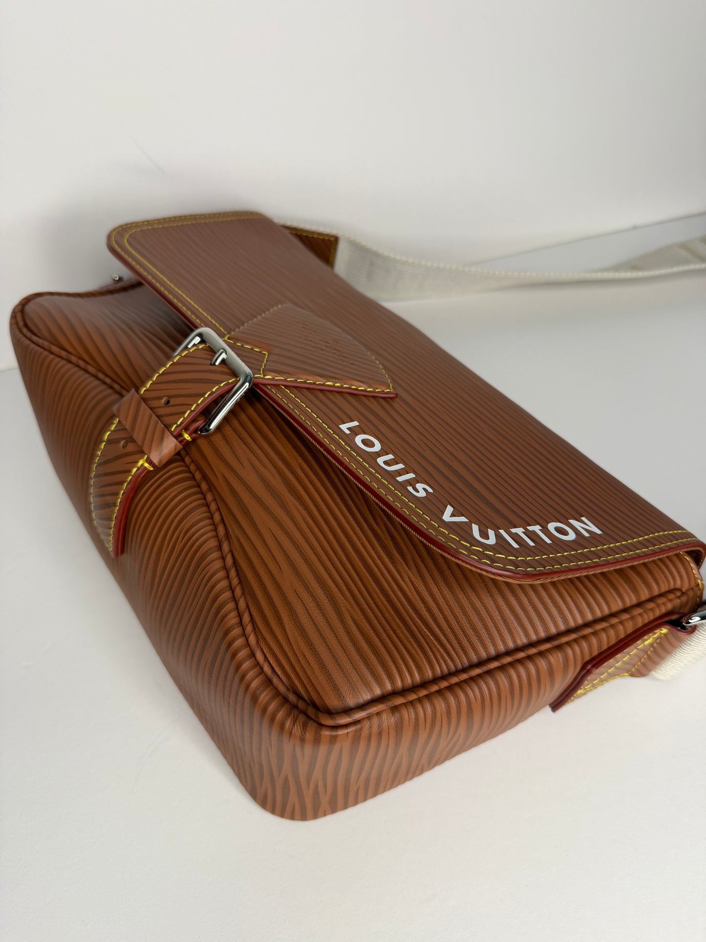 Pre-owned Louis Vuitton brown 2023 Epi Montsouris Messenger crossbody
