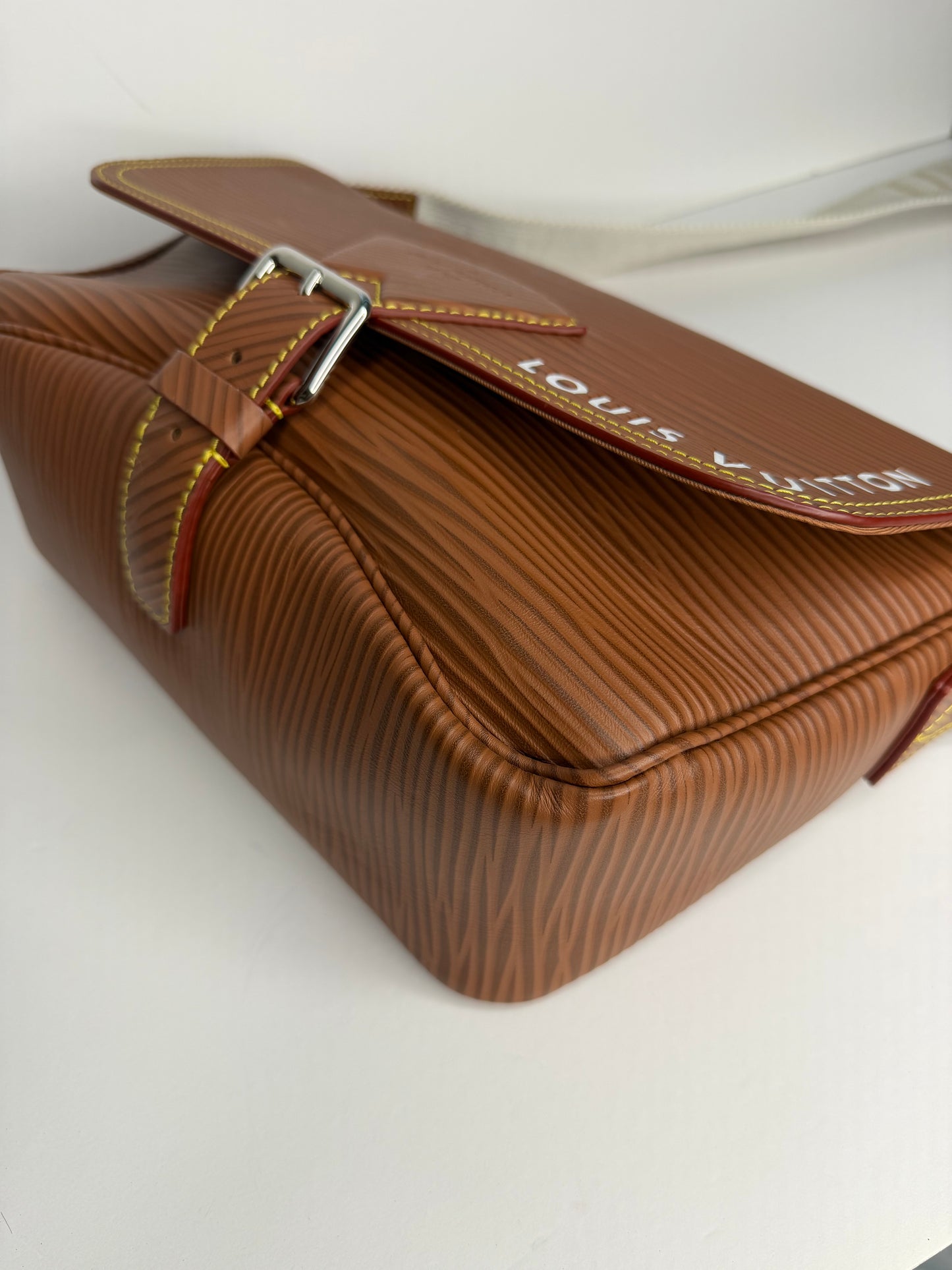 Pre-owned Louis Vuitton brown 2023 Epi Montsouris Messenger crossbody
