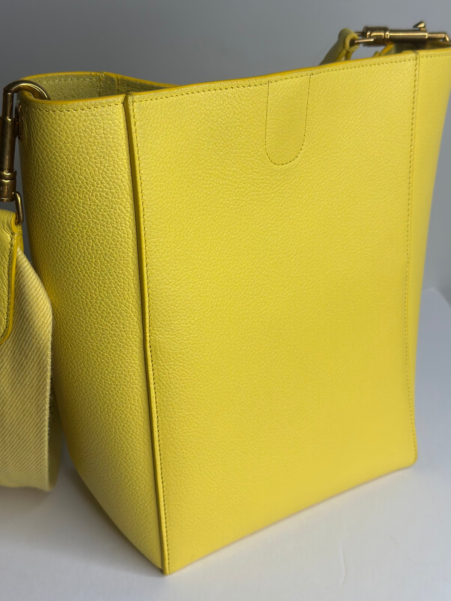 Pre-owned Celine Soft Grained yellow Calfskin Small Sangle Bucket Bag