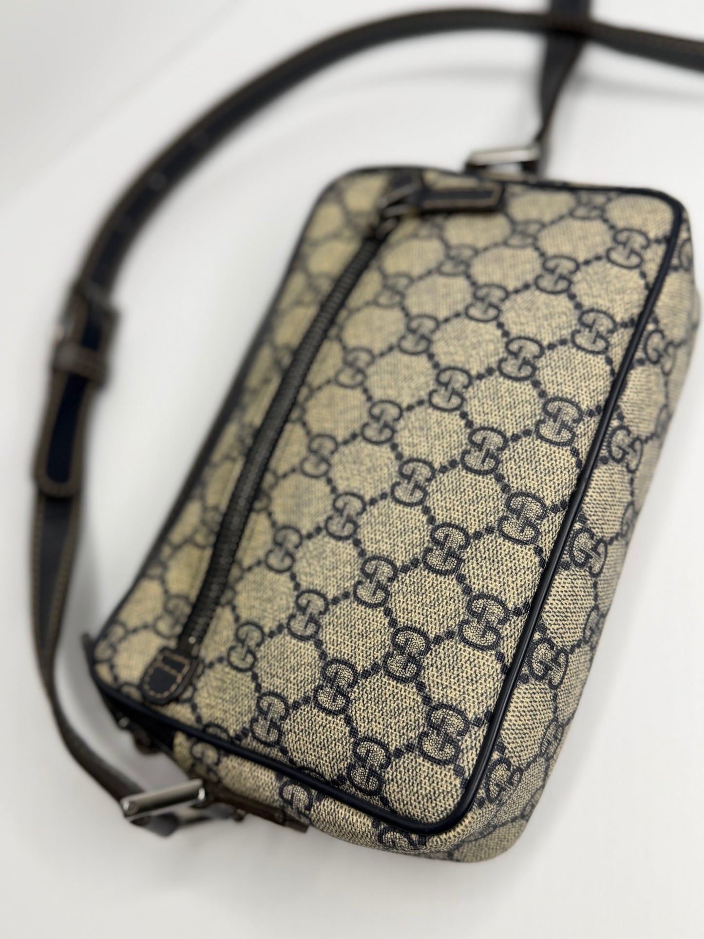 Pre-owned Gucci Supreme Navy Sherry Line Shoulder Bag