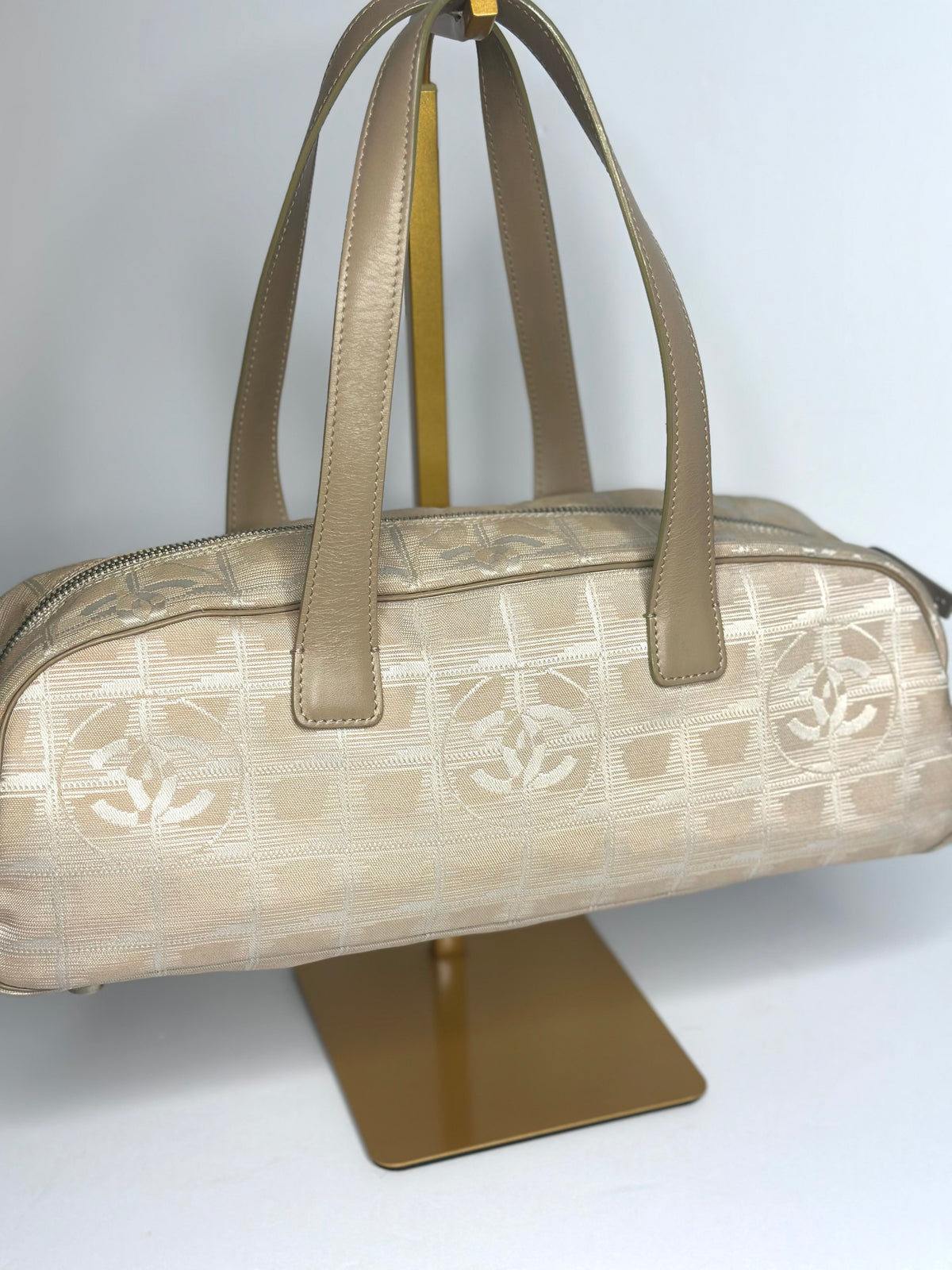Pre-owned Chanel vintage, beige nylon travel line bowler bag