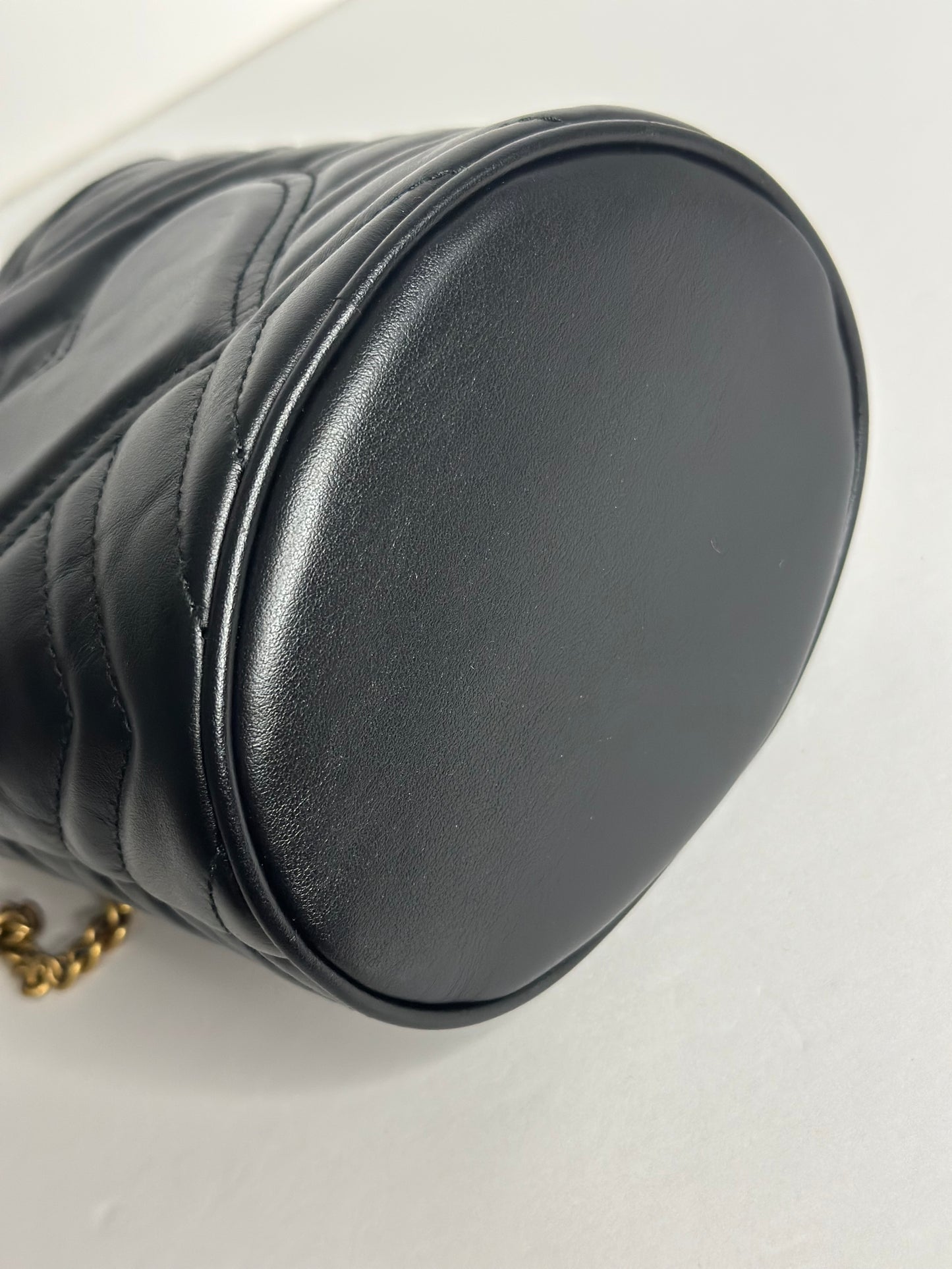 Pre-owned Gucci GG Marmont black matalasse leather mini bucket bag