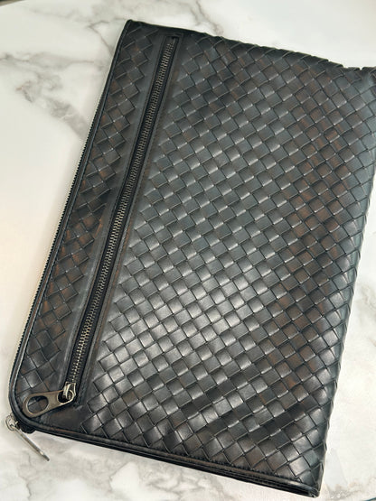 Pre-owned Bottega Venetta black Intrecciato woven clutch bag