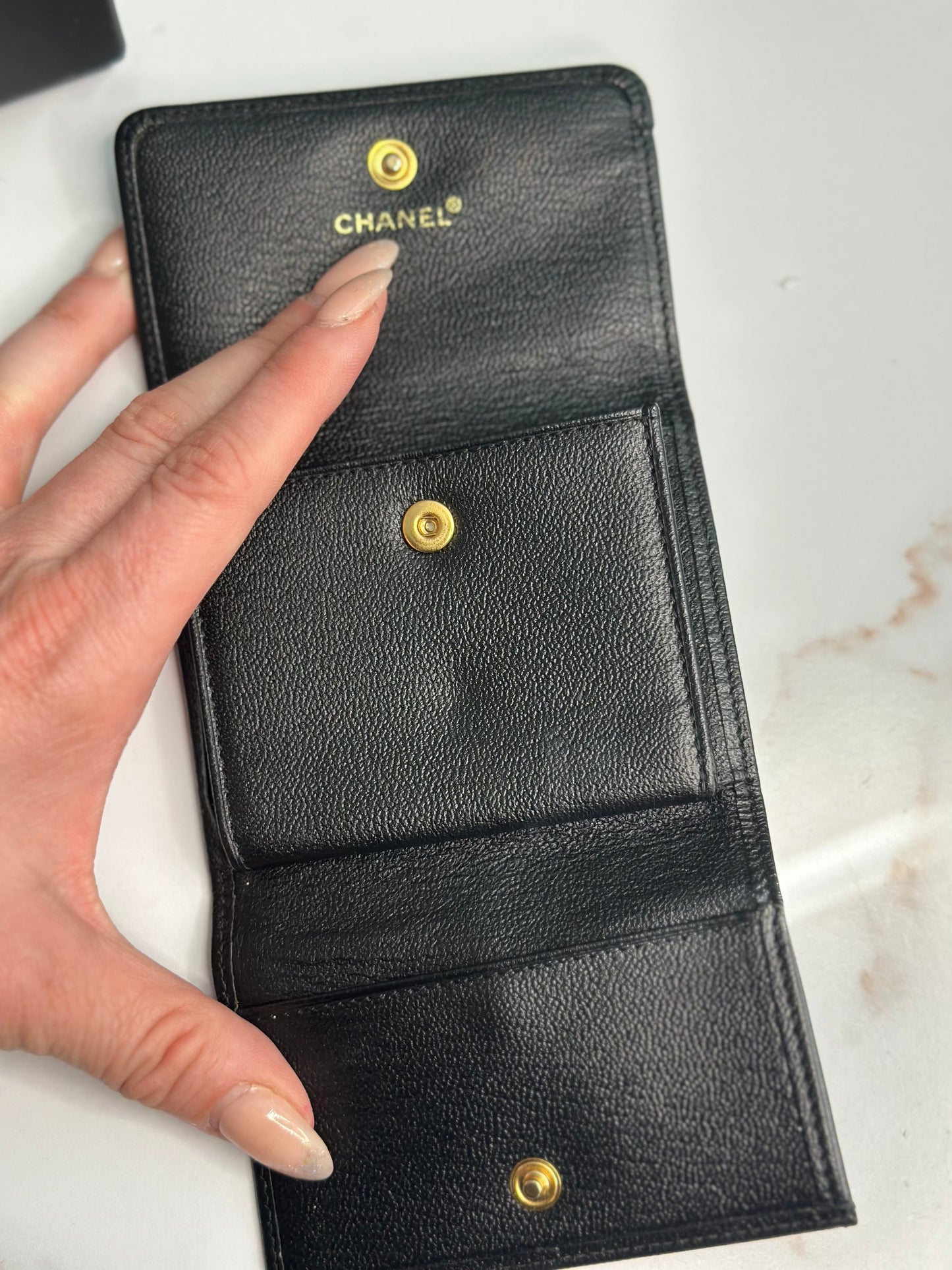 Pre-owned Chanel black leather trifold card holder