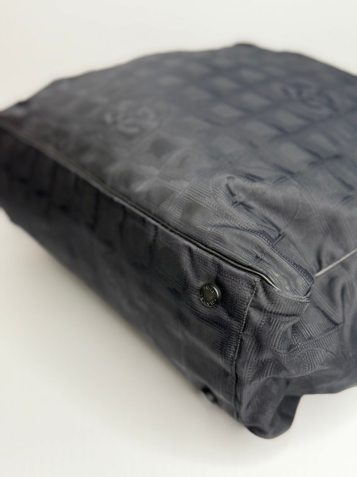 Pre-owned Chanel black nylon, medium travel line tote