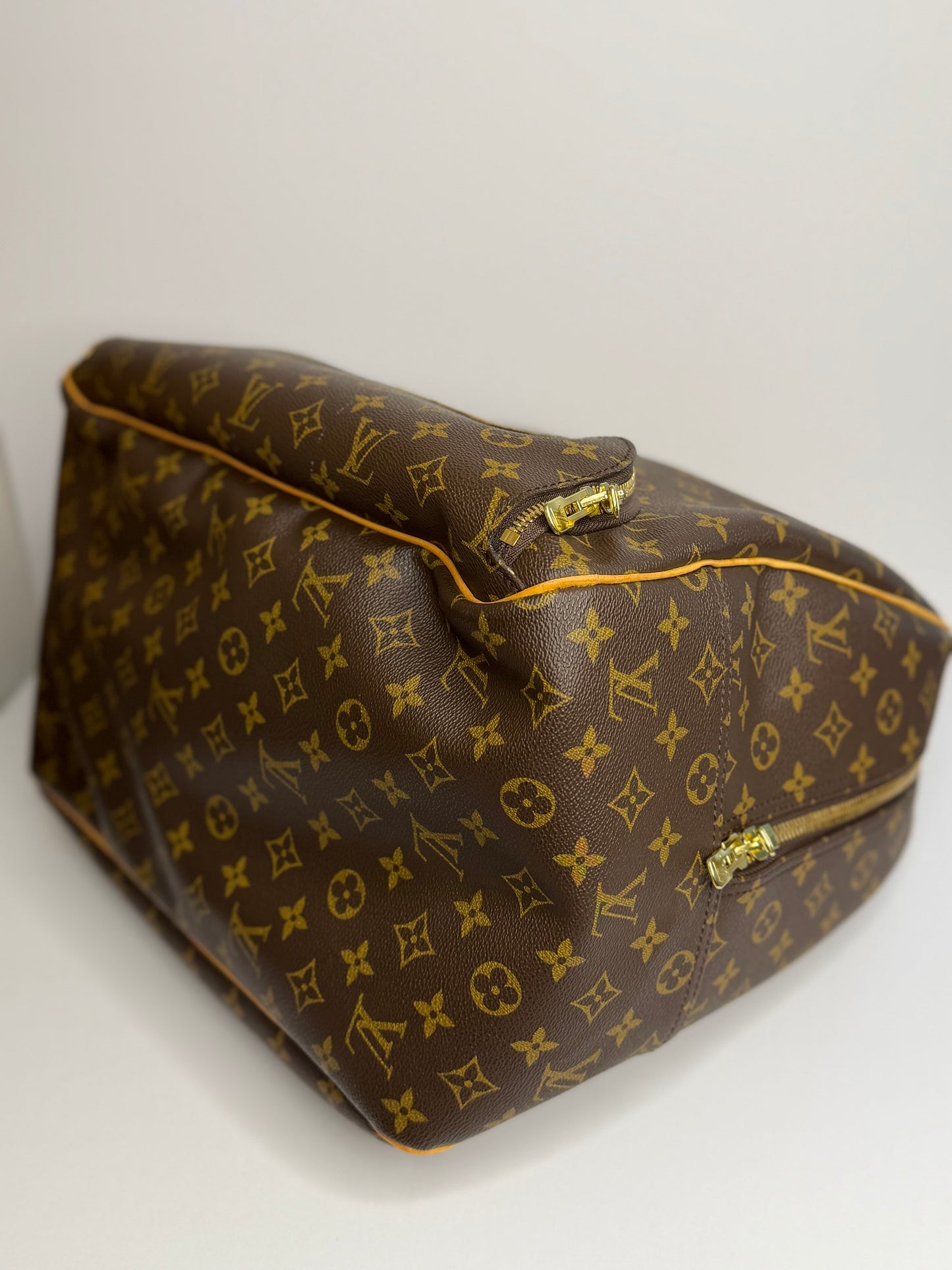 Pre-owned Louis Vuitton
Evasion Travel Bag Monogram Canvas MM