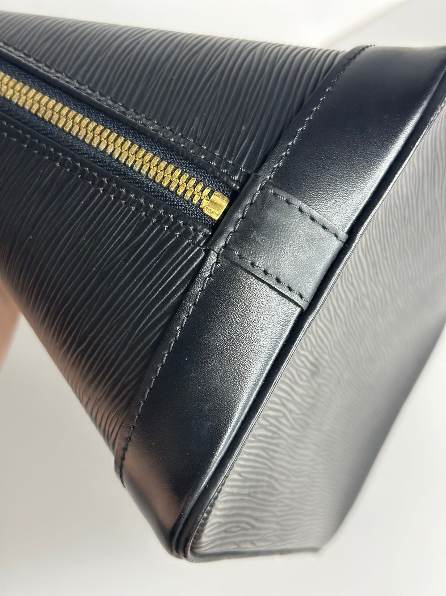 Pre-owned Louis Vuitton Black Epi Alma PM tote