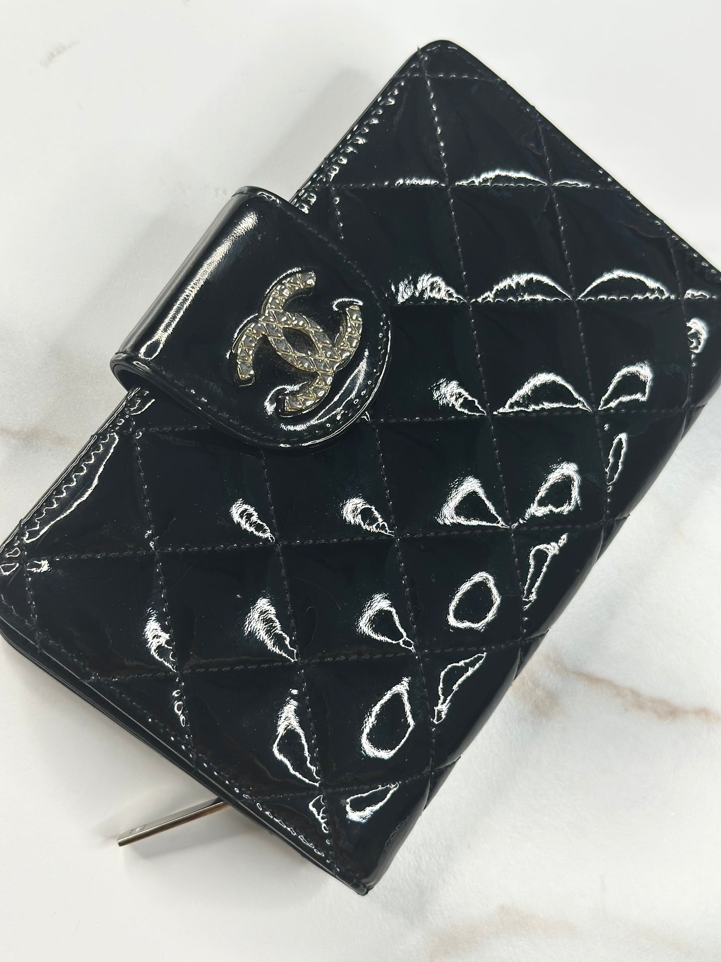 Pre-owned Chanel Patent Quilted Brilliant Zipped Pocket Wallet Black