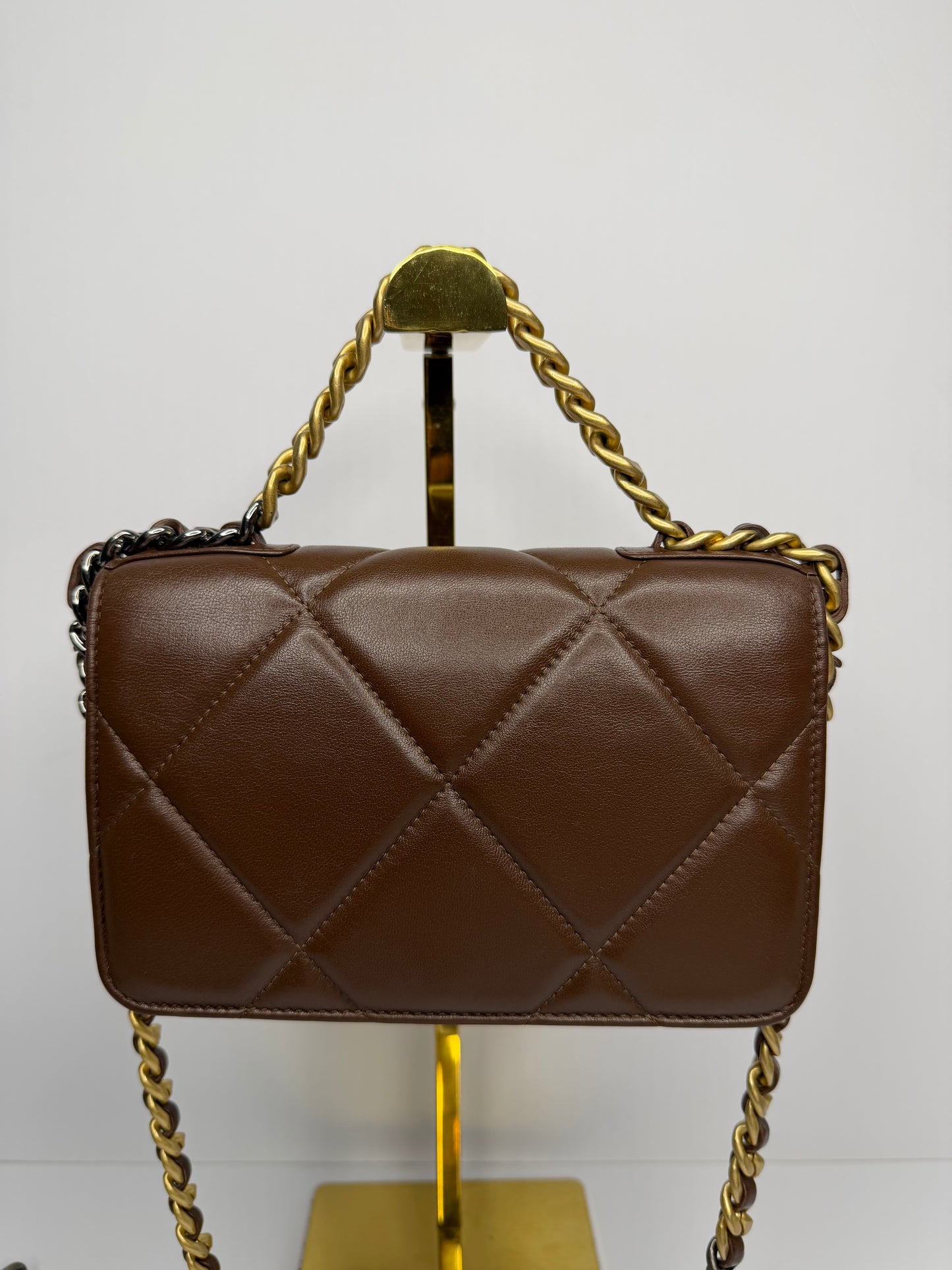 Pre-owned Chanel 19 chocolate brown quilted lamb skin Wallet On Chain