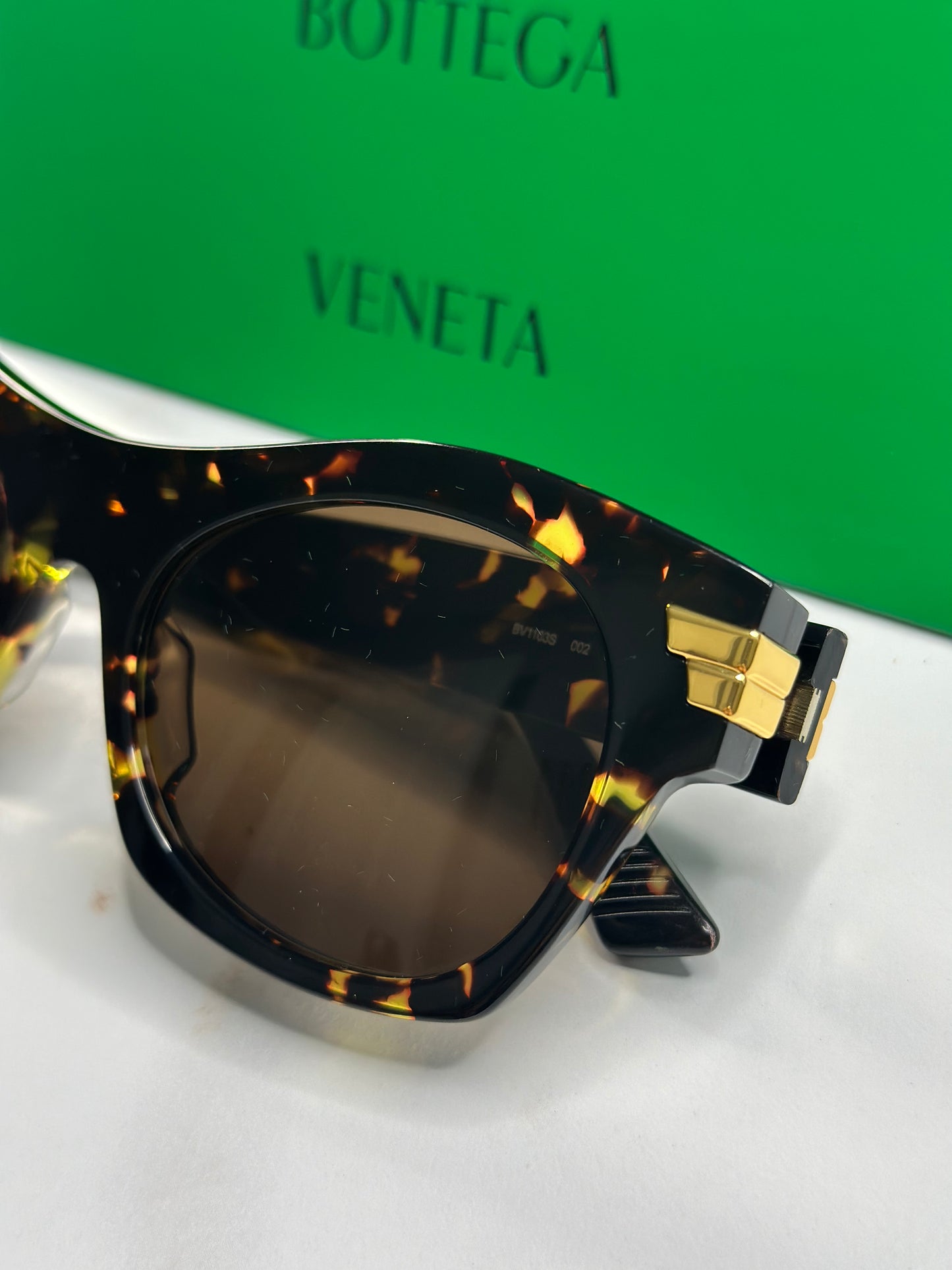 Pre-owned Bottega Veneta dark Havana and gold sunglasses