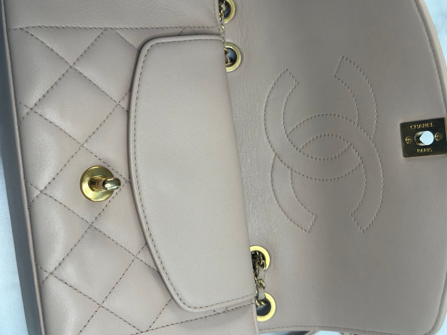 Pre-owned Chanel Diana nude pink Lambskin & calfskin leather shoulder bag