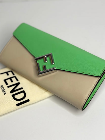 Pre-owned Fendi FF diamonds green x cream continental wallet