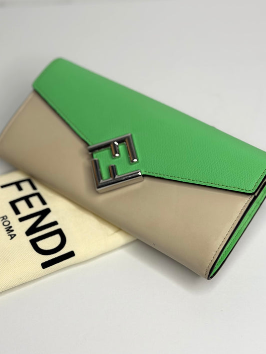 Pre-owned Fendi FF diamonds green x cream continental wallet