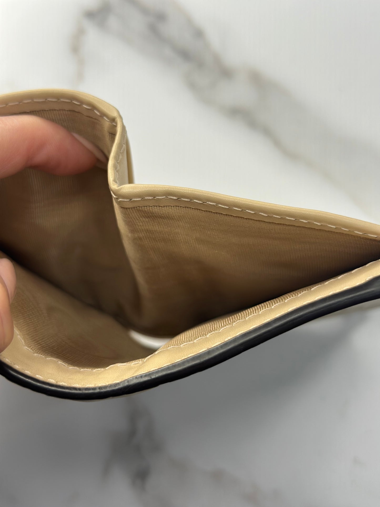 Pre-owned Gucci beige Guccissima compact wallet