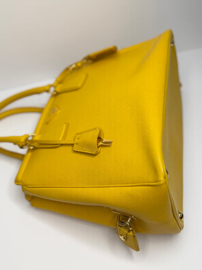 Pre-owned Prada Saffiano Lux Parabole Tote Mimosa