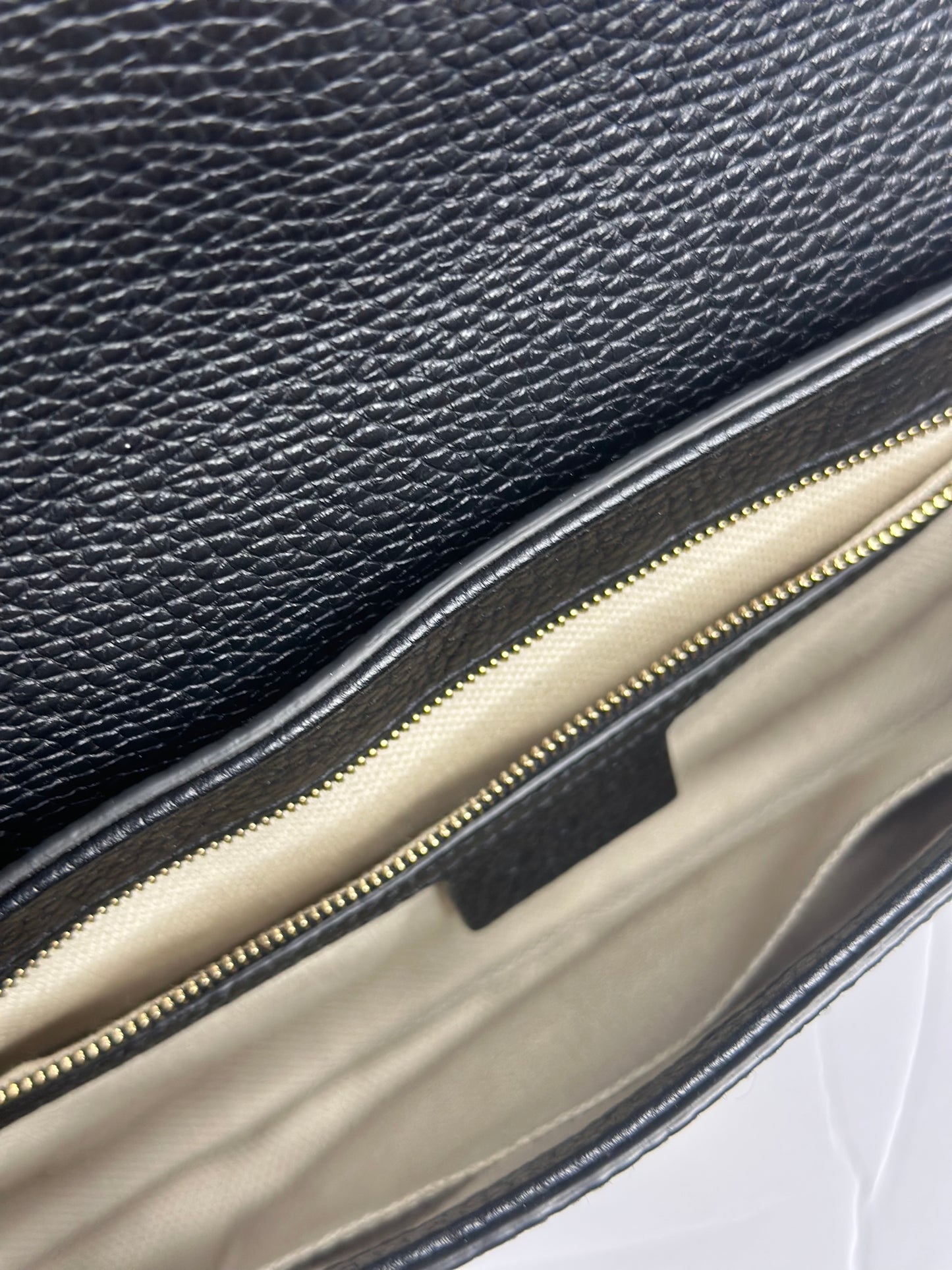 Pre-owned Gucci Black pebbled leather interlocking logo Soho, Crossbody and wallet