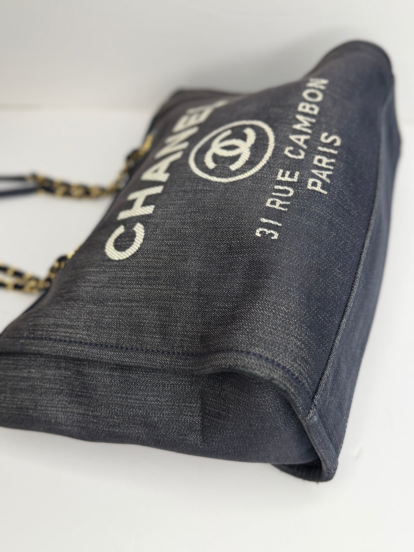 Pre-owned Chanel Deauville tote bag crafted in blue denim with gold-tone hardware medium tote