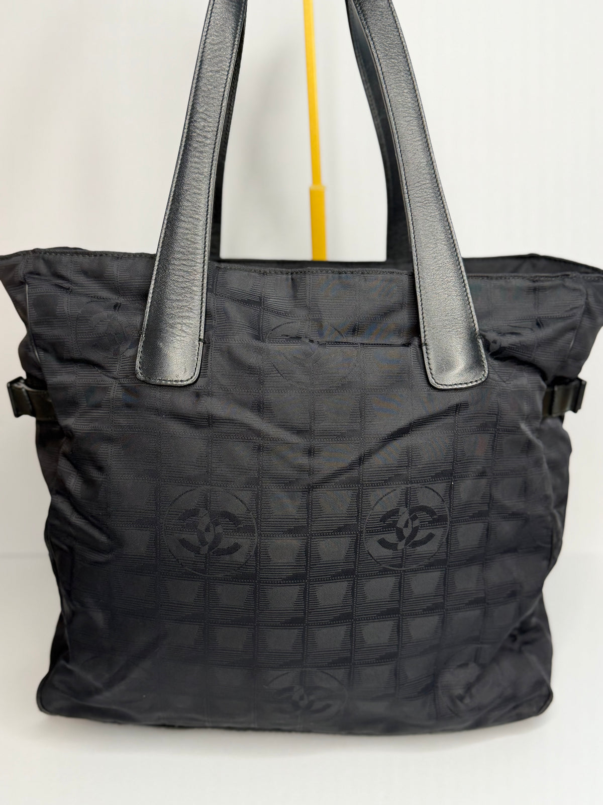 Pre-owned Chanel black nylon, medium travel line tote