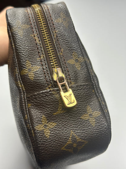 Pre-owned Louis Vuitton monogram canvas toiletry pouch 25