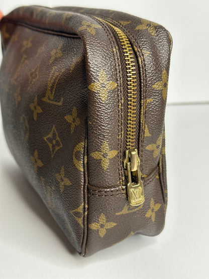 Pre-owned Louis Vuitton monogram canvas Trousse 23 toiletry bag