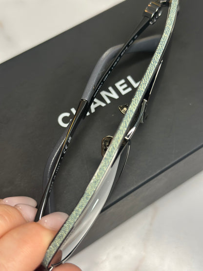 Pre-owned Chanel Pilot Sunglasses model,ruthenium frame and denim