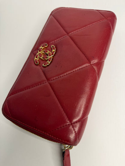 Pre-owned Chanel 19 Zipped Wallet dark red quilted lambskin