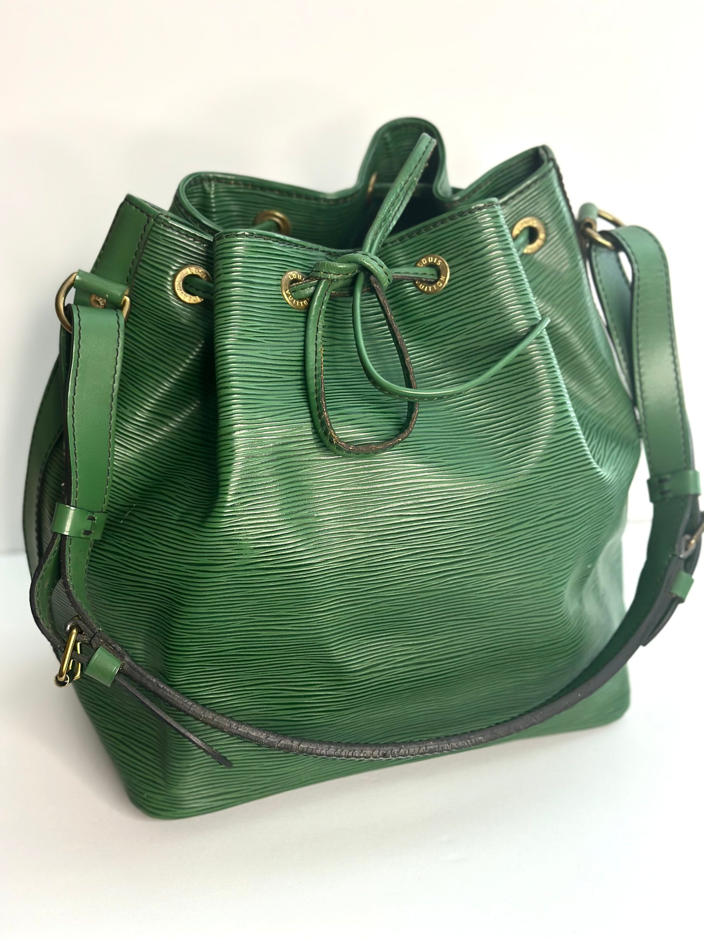 Pre-owned Louis Vuitton vintage green Epi Noe shoulder bag