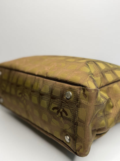 Pre-owned Chanel Green x Brown travel line tote