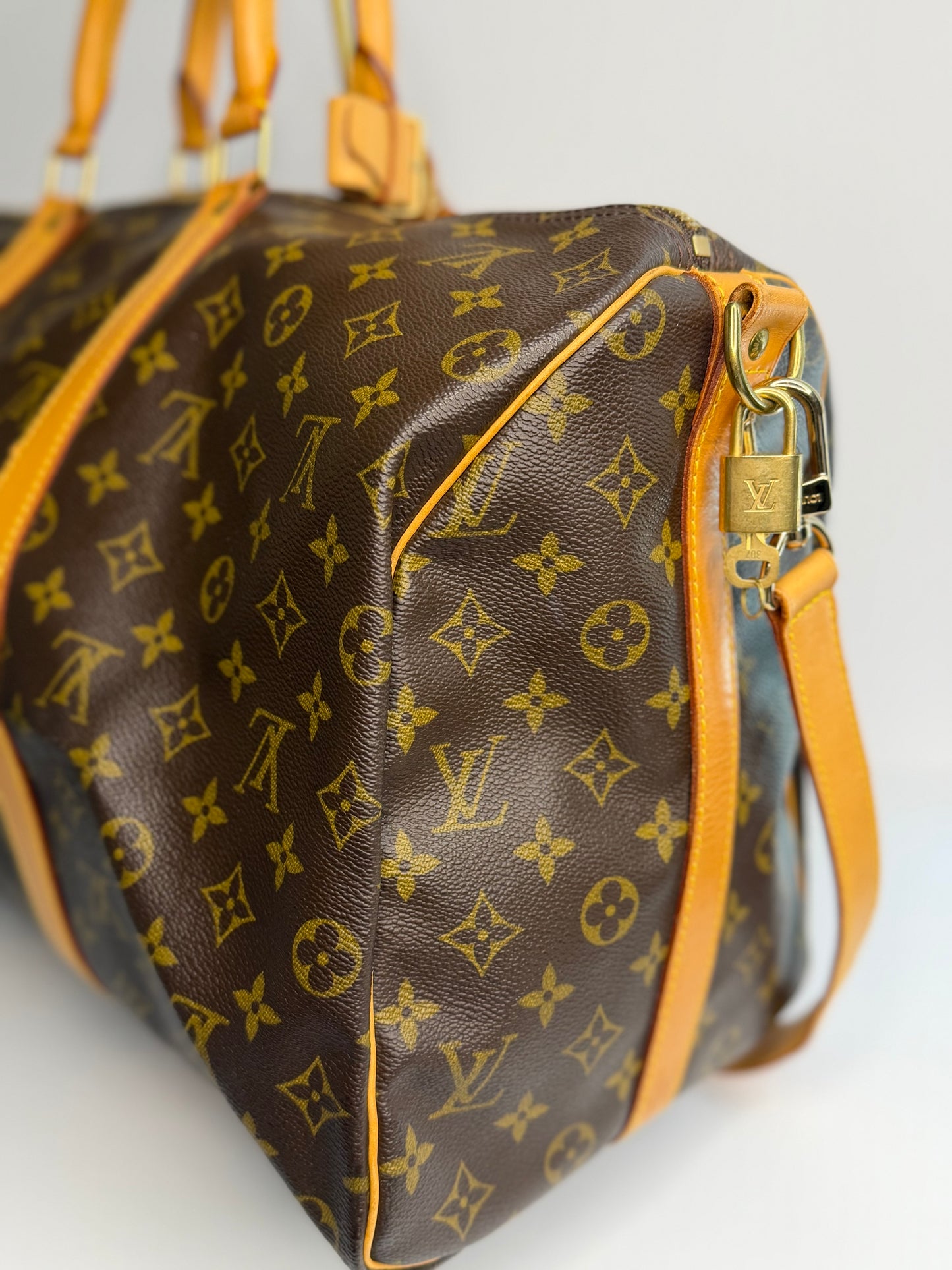 Pre-owned Louis Vuitton monogram canvas Keepall bandolier 50 luggage