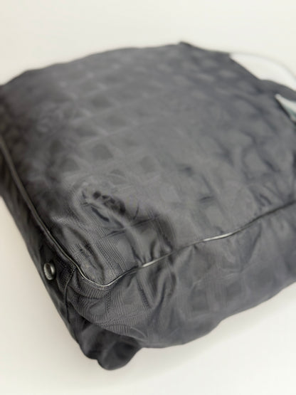 Pre-owned Chanel black nylon, medium travel line tote