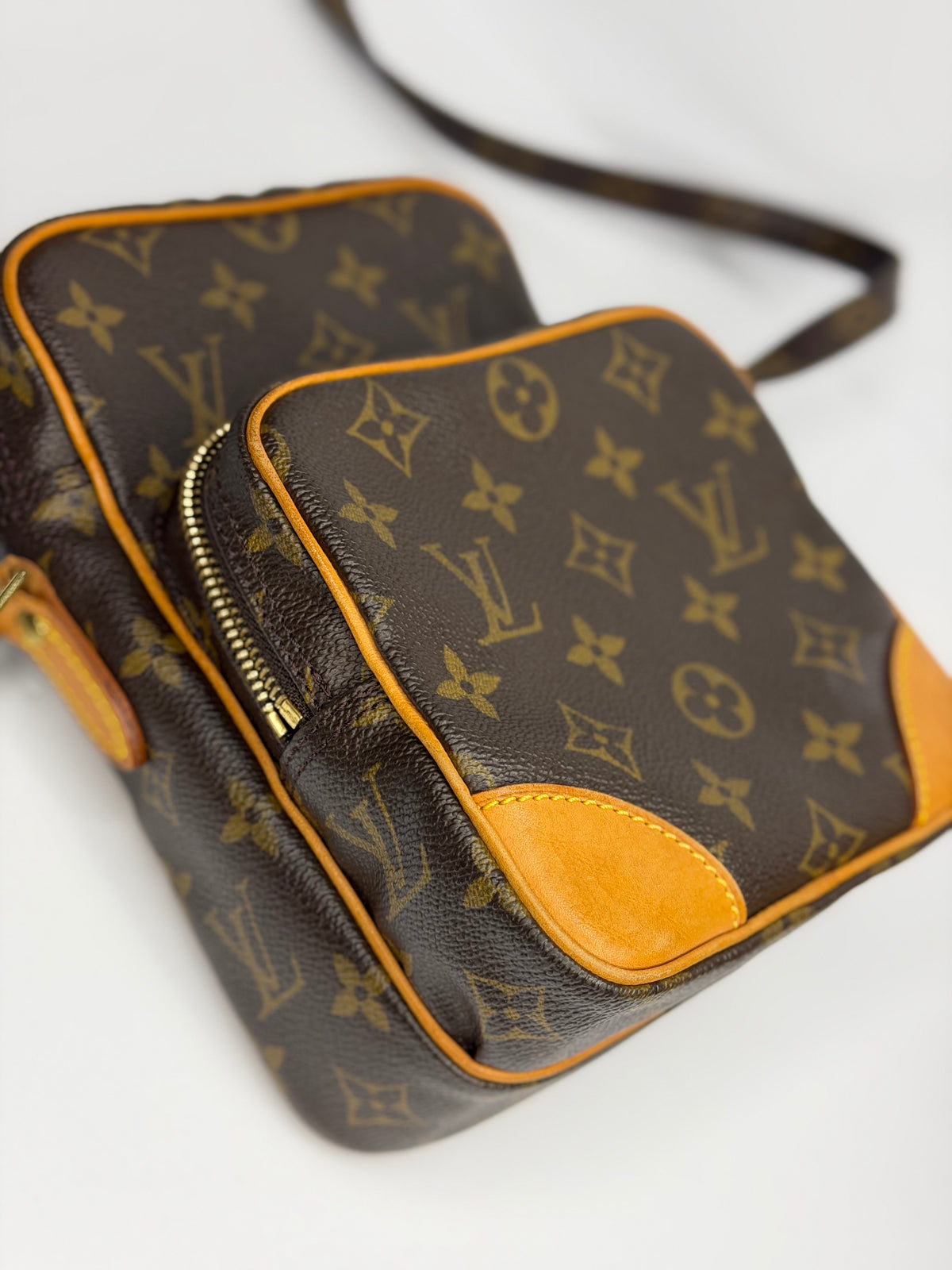 Pre-owned Louis Vuitton monogram canvas Amazone crossbody